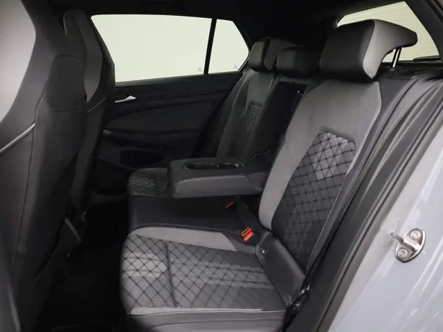 Volkswagen Golf 1.5TSI/130PK R-Line DSG 2022 Benzine 19