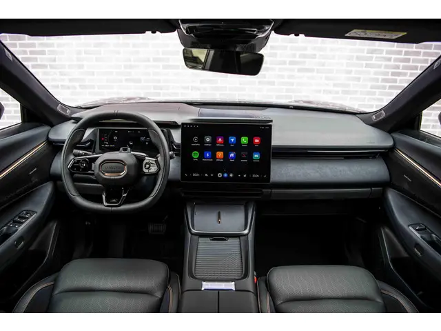 Lynk & Co 08 1.5 More 2025 Hybride Benzine 2