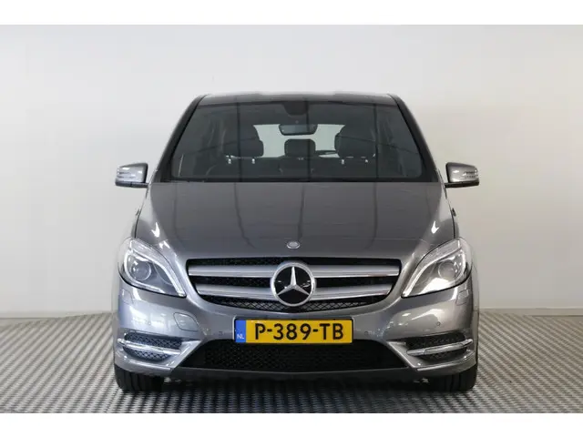 Mercedes-Benz B-Klasse 220 4Matic Ambition 2015 Benzine 32