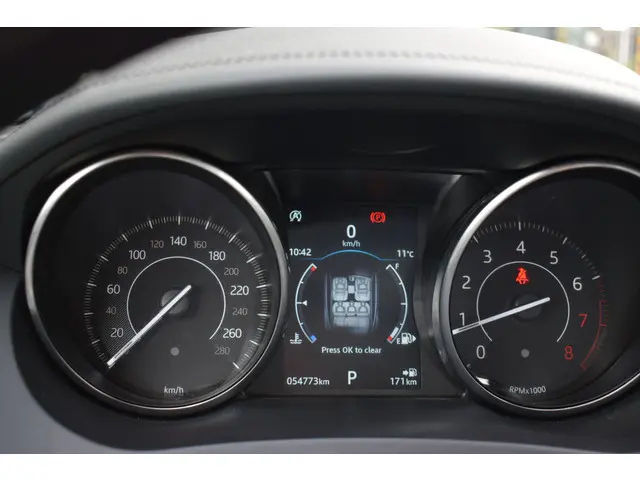 Jaguar E-PACE 2.0 P200 AWD R-Dynamic S 2019 Benzine 14