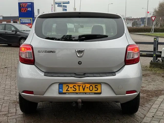 Dacia Sandero 0.9 TCe Lauréate 12/2013 Navi 2013 Benzine 12