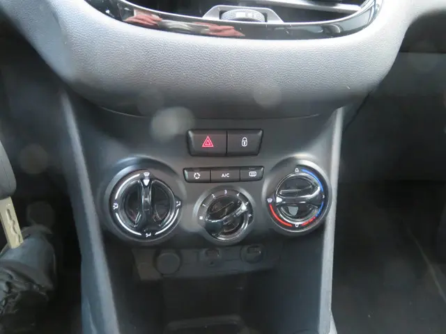 Peugeot 208 1.2 VTi Active 5 deurs airco 2013 Benzine 15
