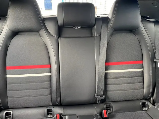 Mercedes-Benz A-Klasse 180 4U3 2013 Benzine 25