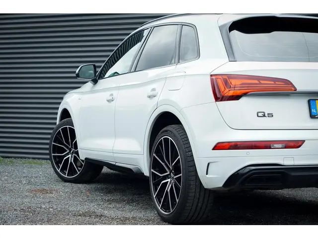 Audi Q5 50 TFSI e S edition 2021 Hybride Benzine 22