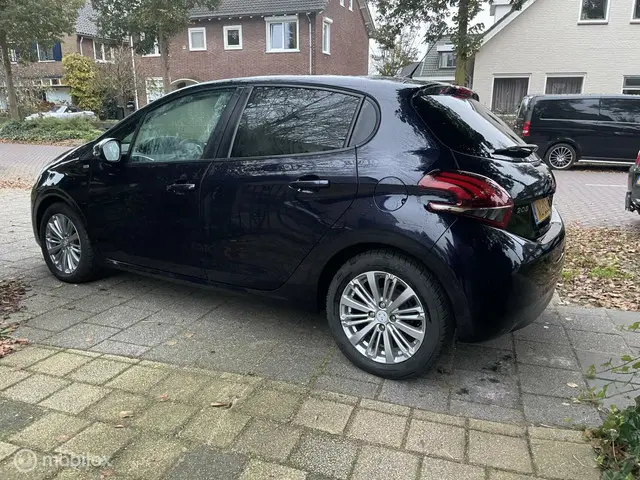 Peugeot 208 1.2 PureTech Blue Lease Premium 2016 Benzine 9