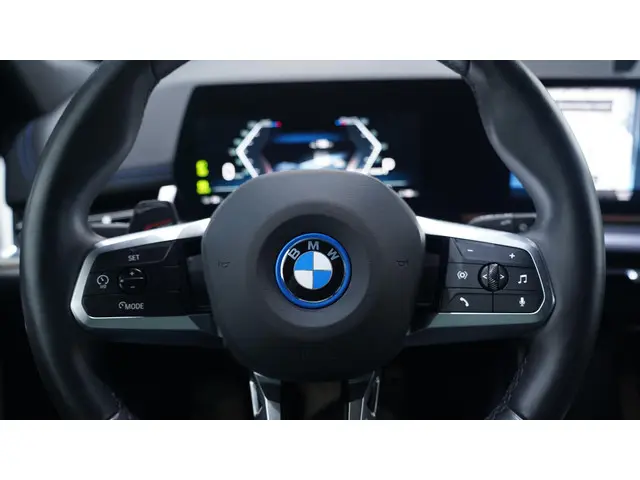 BMW iX1 xDrive30 Launch Edition 67 kWh 2024 Elektrisch 19