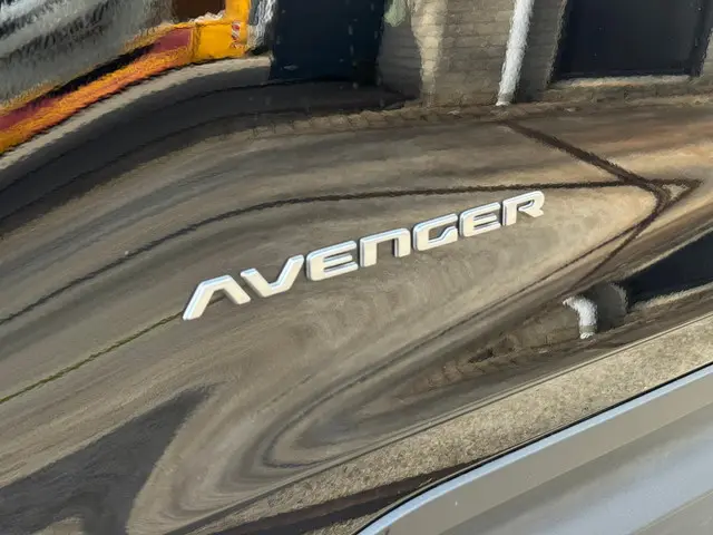 Jeep Avenger 1.2 Altitude 2024 Benzine 31