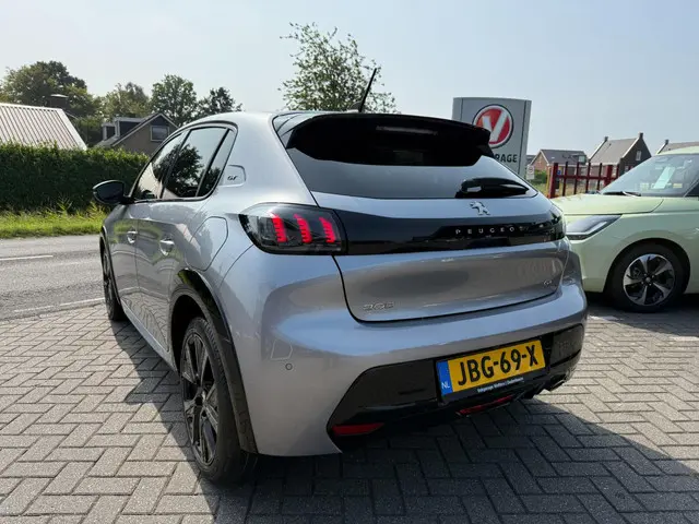 Peugeot 208 1.2 PureTech GT/ RIJKLAARPRIJS! 2023 Benzine 8