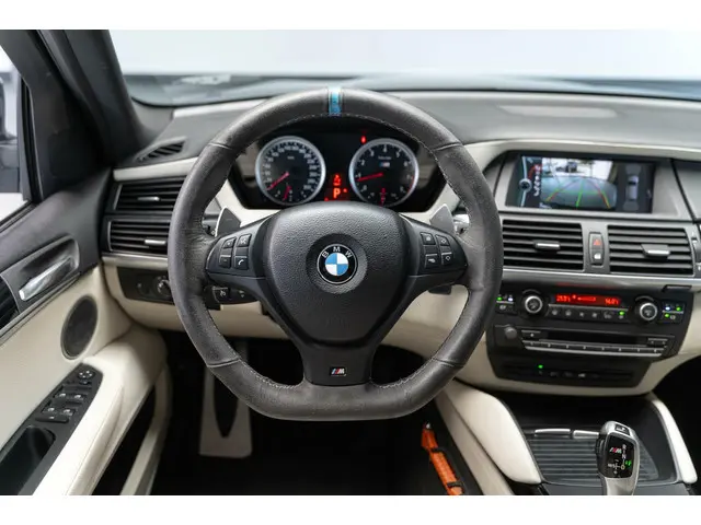BMW X5 4.4i M 556 PK Akrapovic Full Option 2012 Benzine 46