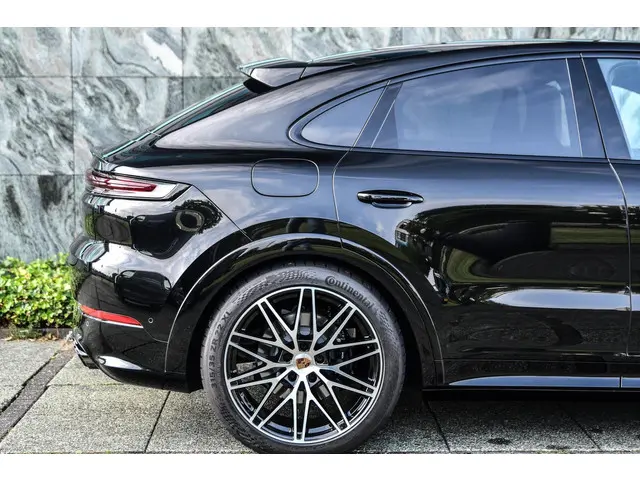 Porsche Cayenne Coupé 3.0 E-Hybrid 2025 Hybride Benzine 16