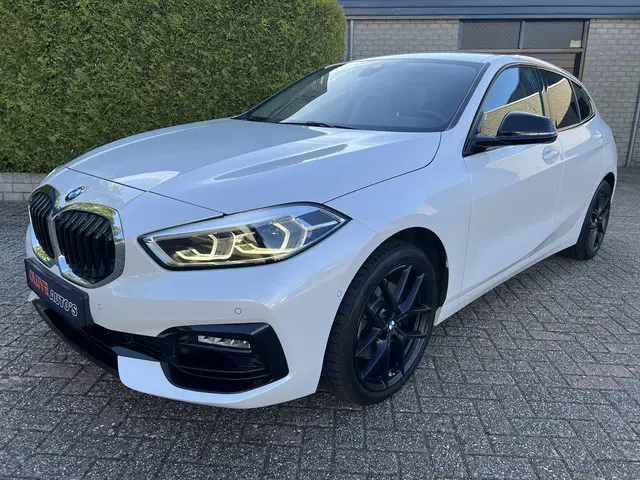 BMW 1 Serie 118i Sport Line 2020 Benzine 31