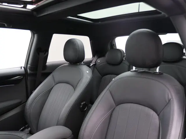 MINI 3-Deurs John Cooper Works 2021 Benzine 9