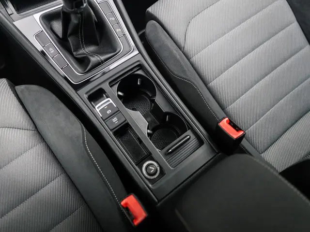 Volkswagen Golf 1.4 TSI Highline 2xR-line 2014 Benzine 40