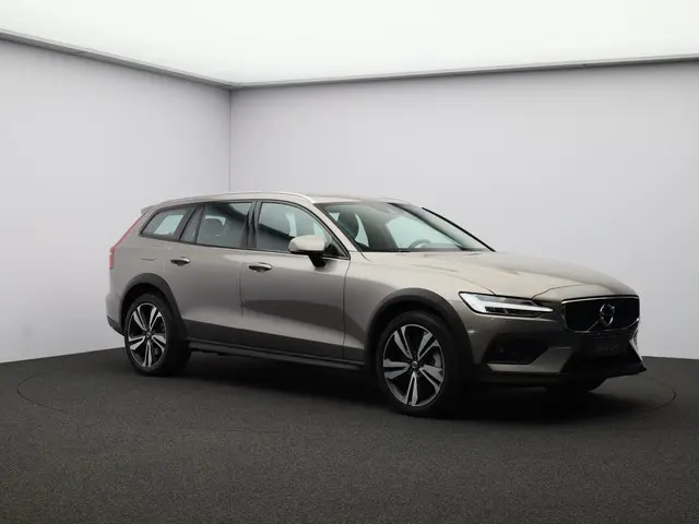 Volvo V60 Cross Country 2.0 B5 AWD Pro 2020 Benzine 30