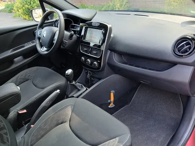 Renault Clio Estate 0.9 TCe Limited 2018 Benzine 9