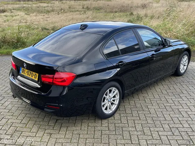 BMW 3 Serie 318i 2018 Benzine 7