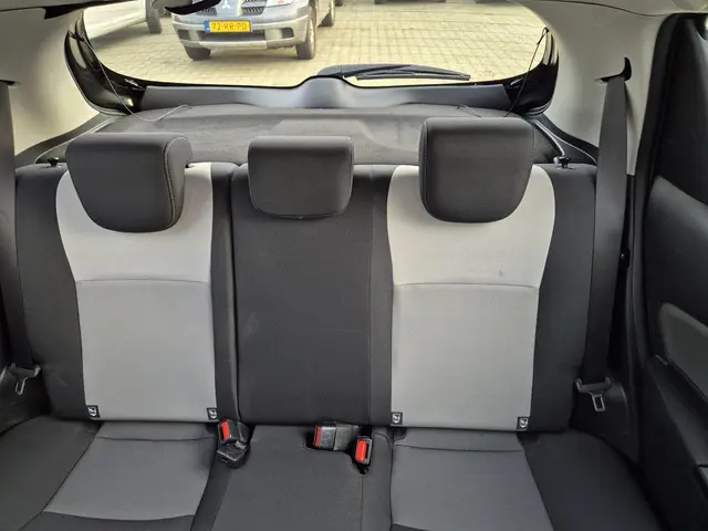 Toyota Yaris 1.5 Hybrid Dynamic 2019 Hybride Benzine 18