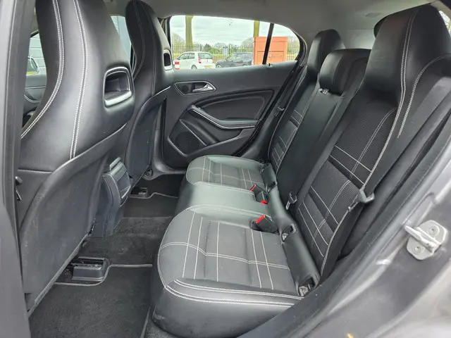 Mercedes-Benz GLA 180 Prestige 2015 Benzine 19