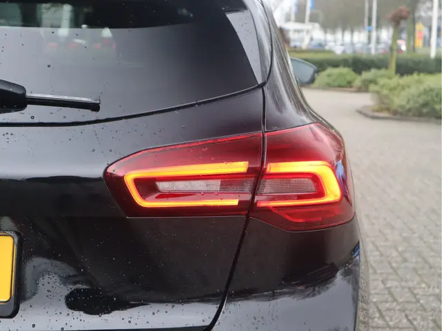 Ford Focus 1.0 EcoBoost Hybrid 2024 Hybride Benzine 23