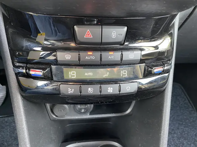 Peugeot 208 1.2 PureTech Allure 2018 Benzine 25