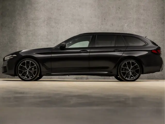 BMW 5 Serie Touring 530i xDrive M Sport 2023 Benzine 2