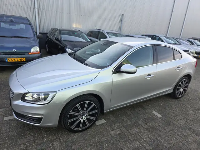 Volvo S60 2.0 T3 Momentum rijdt super 2016 Benzine 11