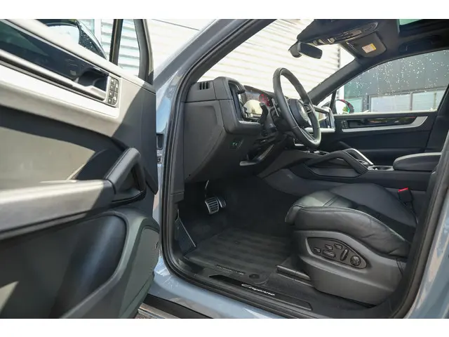 Porsche Cayenne 3.0 E-Hybrid 2024 Hybride Benzine 6