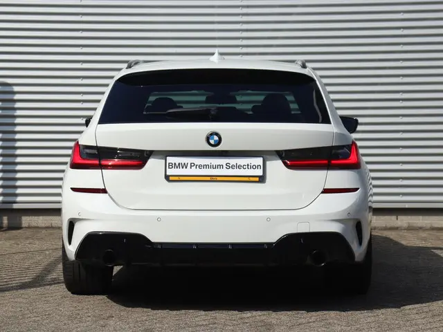 BMW 3 Serie Touring 320i 2021 Benzine 4