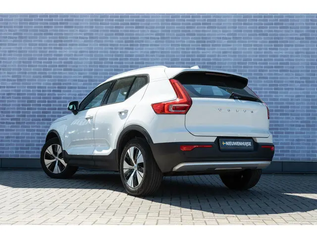 Volvo XC40 T2 Momentum Automaat 2021 Benzine 2