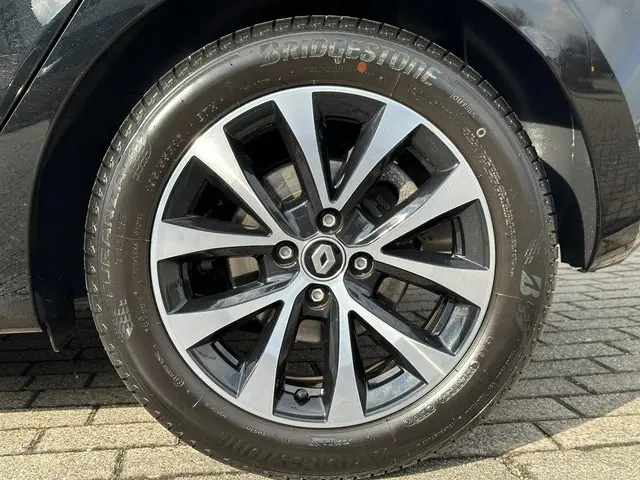 Renault Clio TCe 90 Techno 2023 Benzine 38