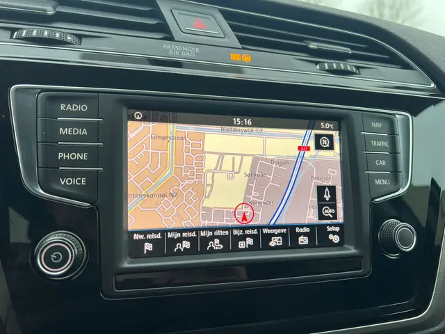 Volkswagen Touran 1.2 TSI Comfortline 7p 2016 Benzine 9