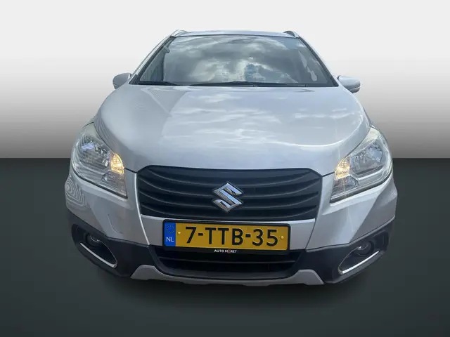 Suzuki S-Cross SX4 1.6 Exclusive 2014 Benzine 4