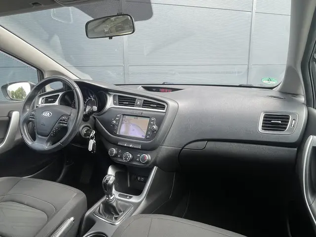 Kia cee'd 1.6 GDI First Edition 2016 Benzine 6
