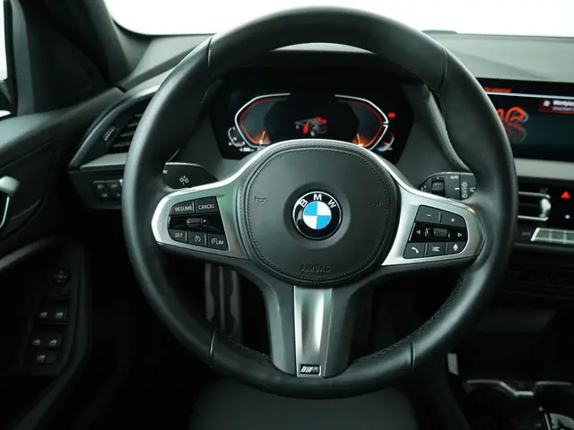 BMW 1 Serie 120i Executive 2022 Benzine 9