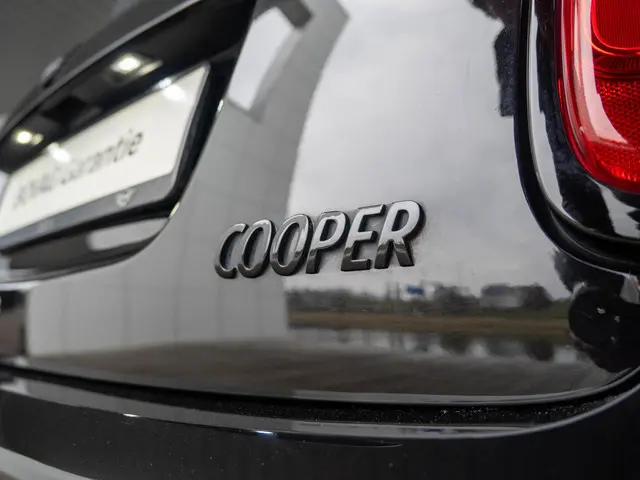 MINI 5-Deurs Cooper 2022 Benzine 18