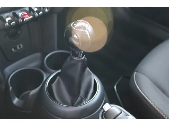 MINI Cooper Hatchback 2018 Benzine 12