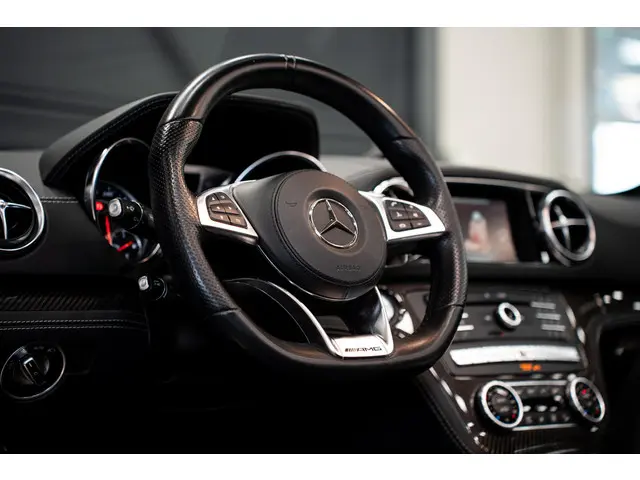 Mercedes-Benz SL AMG 63 2017 Benzine 17