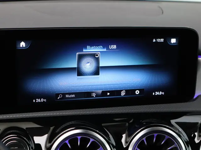 Mercedes-Benz A-Klasse 200 AMG Line 2022 Benzine 24