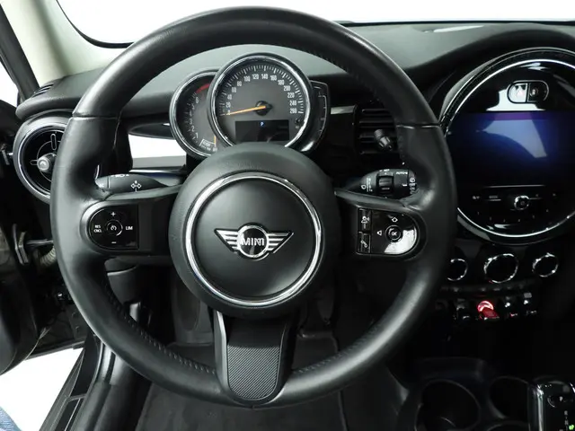 MINI 5-Deurs Cooper 2023 Benzine 11