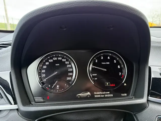 BMW X2 SDrive18i Executive 2022 Benzine 16