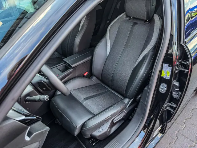 Peugeot 308 1.2 Allure Pack 130pk Automaat 2023 Benzine 7