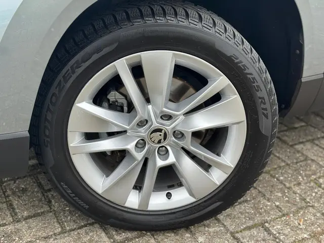 Škoda Karoq 1.0 TSI Business Edition 2022 Benzine 47