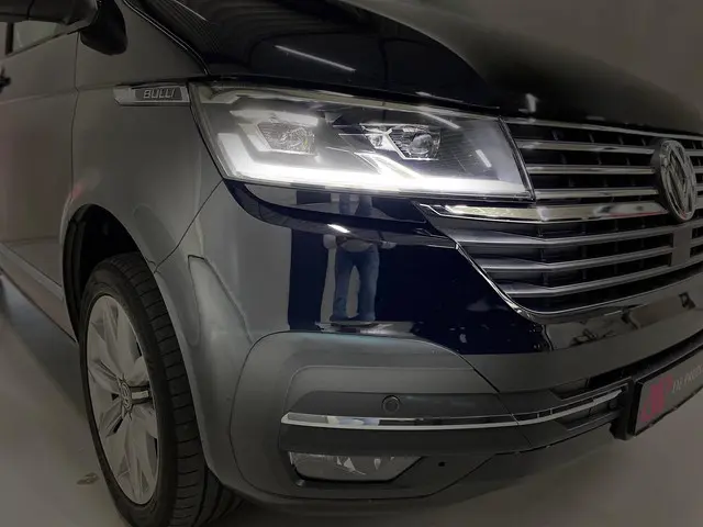 Volkswagen Transporter 2.0 TDI L2H1 30 DC 2021 Diesel 11