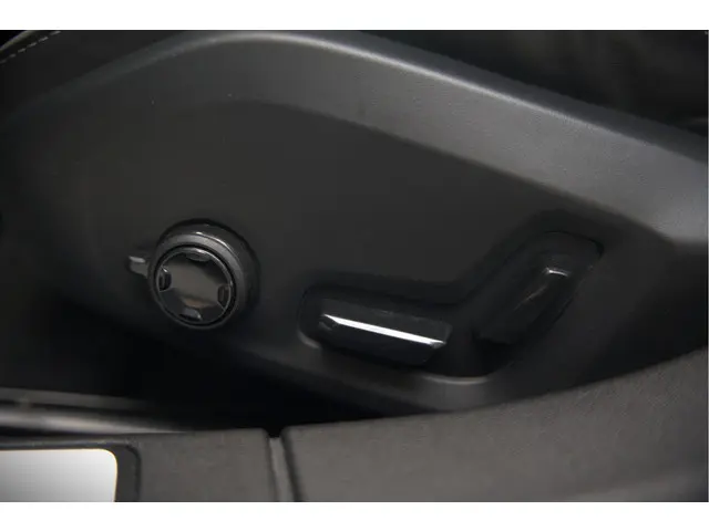 Volvo V60 2.0 B3 R-Design 2020 Hybride Benzine 29