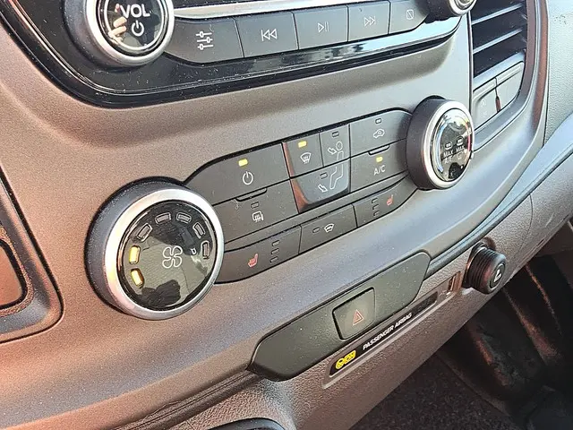 Ford Transit Custom 2.0 2023 Diesel 10