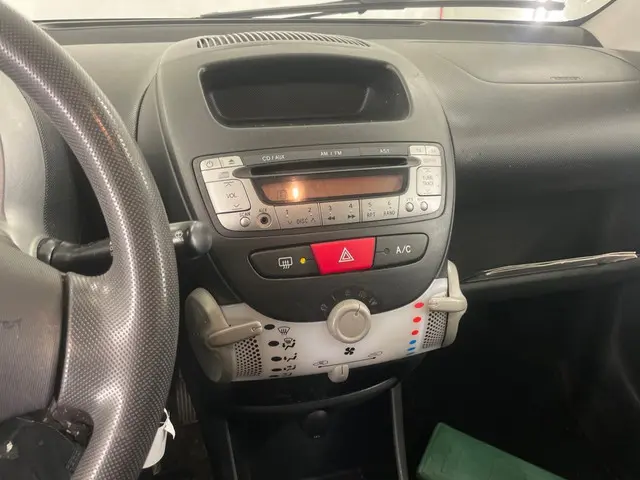 Peugeot 107 1.0 Active/ FACELIFT/ LED/ ZUINIG 2013 Benzine 12