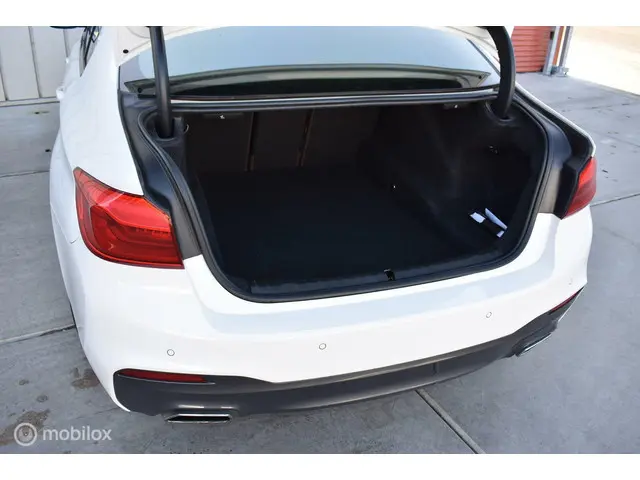 BMW 5 Serie 530i High Executive 2018 Benzine 51