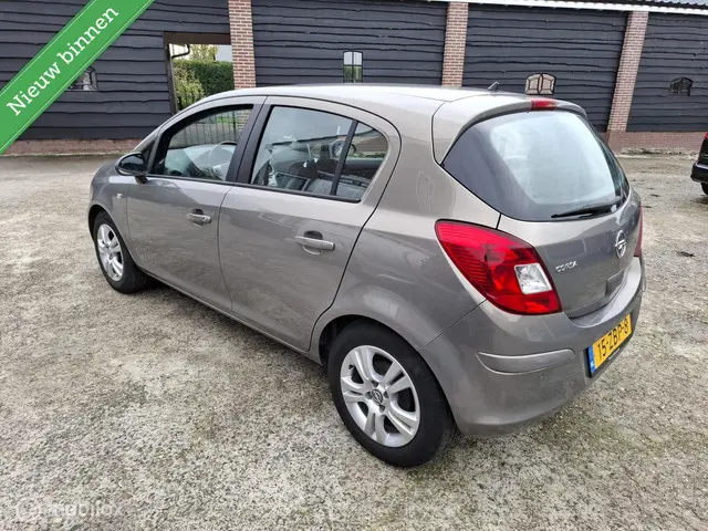 Opel Corsa 1.4-16V Cosmo 5drs/Airco/Nap-km 2012 Benzine 5