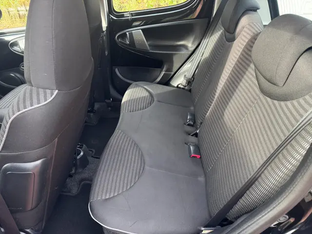 Peugeot 107 1.0 Active 93.000 KM AIRCO 2013 Benzine 9