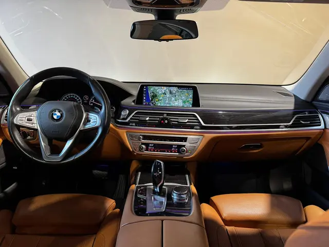 BMW 7 Serie 750i xDrive 2017 Benzine 11